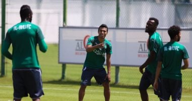 بالصور.. عبد الشافى يستعد مع الأهلى السعودى لكلاسيكو الهلال فى دبى