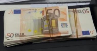 اليورو ينخفض دون 1.07 دولار مع اقتراب الانتخابات الفرنسية