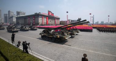 بالصور.. عرض عسكرى ضخم فى احتفالات كوريا الشمالية بذكرى ميلاد مؤسس البلاد 
