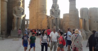 مطار القاهرة يستقبل 7 أفواج سياحية لزيارة المعالم الأثرية