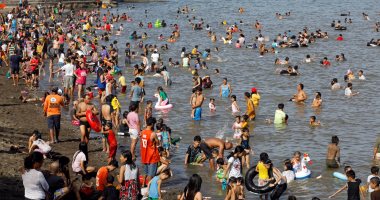 بالصور.. المسيحيون يحتفلون بعيد الفصح باللجوء إلى الشواطئ فى الفلبين