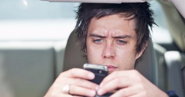 دراسة: الأمريكيون يتراسلون عبر هواتفهم خلال 88% من رحلاتهم على الطريق