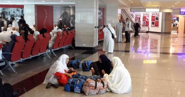 بالصور.. قارئ يشارك بصور تكدس المسافرين داخل صالة 2 بمطار القاهرة