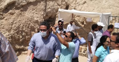 وزير الآثار يعلن اكتشاف مقبرة المستشار "أوسر حات" بالبر الغربى