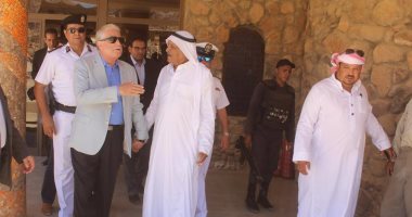 محافظ جنوب سيناء ومدير الأمن يلتقيان بالسائحين فى سانت كاترين لطمأنتهم