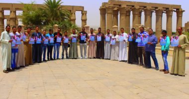 بالفيديو والصور.. وقفة أمام معبد الأقصر لدعم الشاعر حسن عامر بمسابقة أمير الشعراء