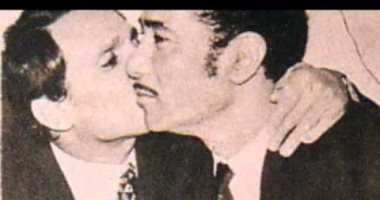 بالفيديو.. محمد الموجى يقدم عبد الحليم عام 1960 والعندليب يرد له التحية