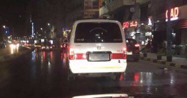 قارئ يرصد سير سيارة بدون لوحات معدنية تتجول فى شوارع الإسكندرية