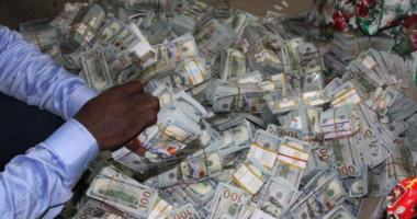 الأموال العامة تضبط تجار عملة بحوزتهم ملايين العملات المصرية والأجنبية