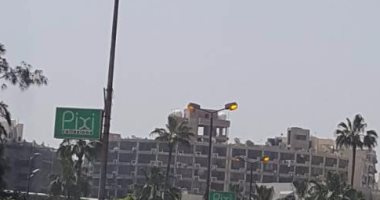 قارئ يشارك بصورة لأعمدة إنارة مضاءة نهارا فى سموحة بمحافظة الإسكندرية