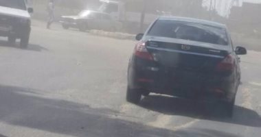 مواطن يرصد سيارة بدون لوحات معدنية بطريق "طنطا - المحلة"