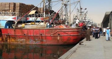 وصول لجنة من هيئة الثروة السمكية لميناء الصيد بالسويس لضبط المخالفين