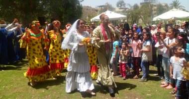 بالصور.. زفة العروسة تلهب حماس الجمهور بمتحف الطفل