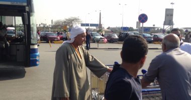 مطار القاهرة يقرر وقف تحصيل 10 جنيهات رسوم عربات الحقائب الصغيرة