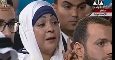 بالفيديو.. الرئيس السيسى لـ"مواطنة سيناوية" بعد بكائها: "حقك عليا.. ما تزعليش"