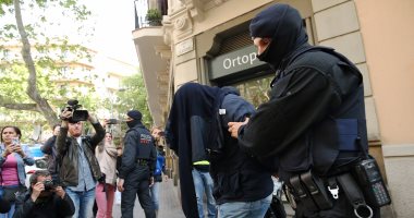 الشرطة الإسبانية تطوق كنيسة ببرشلونة فى إطار عملية لمكافحة الإرهاب