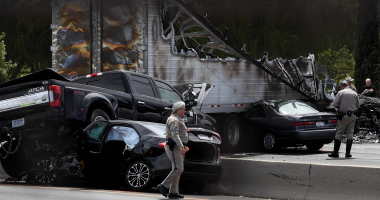 بالصور.. مقتل وإصابة 10 أشخاص فى حادث على طريق لوس أنجلوس كاليفورنيا