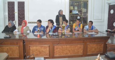 محافظ المنيا يكرم الطلاب المتميزين بمسابقة أوائل الطلبة للتعليم الفنى