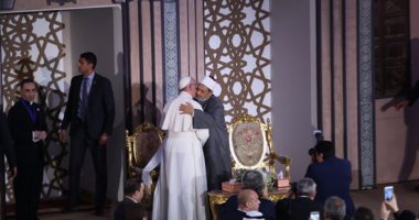 شيخ الأزهر: زيارة بابا الفاتيكان رسالة سلام للناس جميعًا