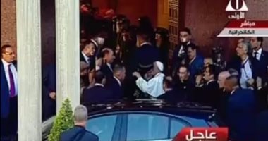 بالفيديو.. عناق حار بين بابا الفاتيكان وتواضروس الثانى على أعتاب الكاتدرائية