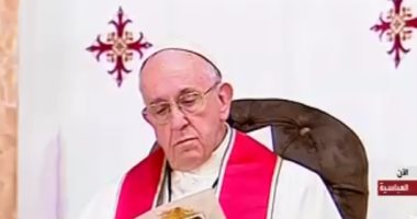 بابا الفاتيكان يترأس قداسا بالكنيسة البطرسية