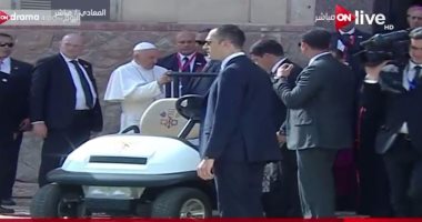 بالفيديو.. بابا الفاتيكان يصل الكلية الإكليريكية للقاء ممثلى الكنائس