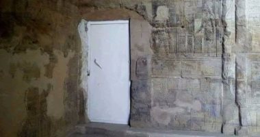 "الآثار" توضح حقيقة الباب الحديدى بمعبد دندرة