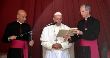 البابا فرانسيس يصلى من أجل شهداء الهجوم الإرهابى بالمنيا 