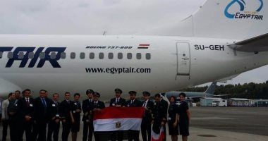طائرة مصر للطيران البوينج الثالثة تهبط أرض مطار القاهرة بشعار 85 عام طيران