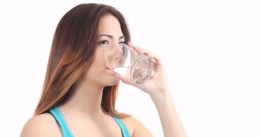 اضرار شرب المياه الساخنة على صحة الجسم - اليوم السابع