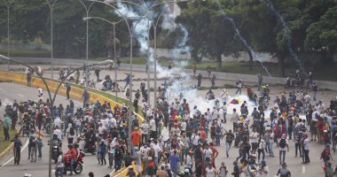 بالصور..الأجداد يثورون لأحفادهم فى فنزويلا ضد نظام نيكولاس مادورو