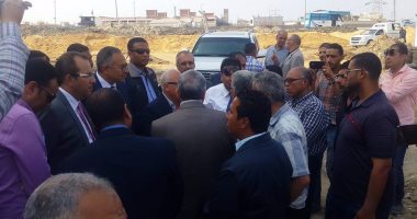 بالصور.. نائب وزير الإسكان يتفقد مشروعات تطوير العشوائيات ببورسعيد