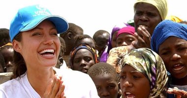 تايمز: أنجلينا جولى تطوعت للإيقاع بأحد أشهر المتهمين بجرائم حرب فى أفريقيا
