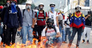 بالصور.. ارتفاع ضحايا اشتباكات المحتجين والشرطة بفنزويلا لـ34 قتيلا