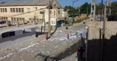بالصور.. أوراق الاقتراع فى الشوارع عقب أعمال عنف بولاية "البويرة" الجزائرية