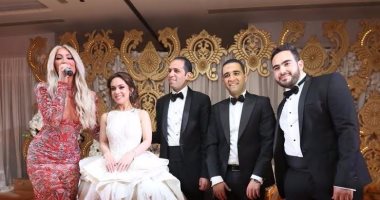 بالصور.. رقصات مايا دياب وغناء حماقى وشقاوة بوسى تشعل زفاف "محمد & هبة"
