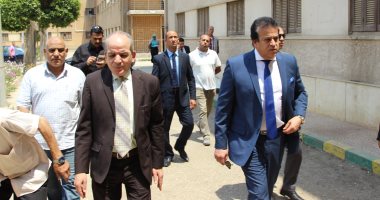 وزير التعليم العالى يتفقد مكتب التنسيق بجامعة القاهرة