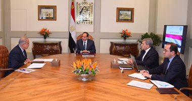 بالصور.. السيسي يستعرض مع رئيس الوزراء ووزير المالية مؤشرات تحسن الاقتصاد