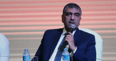 وزير قطاع الأعمال يعين رئيس جامعة القاهرة السابق عضوا بإدارة "القابضة للأدوية"