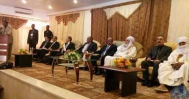 وزير جزائرى يلتقى أعيان ومسئولى بلدية "أوبارى" بمدينة غات الليبية
