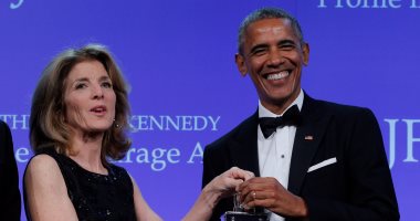 بالصور.. أوباما يتسلم جائزة جون كينيدى للشجاعة لعام 2017
