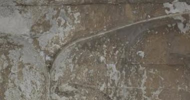 بالصور.. الآثار تستعيد لوحة حجرية تعود لعصر "نختنبو الثانى" من فرنسا