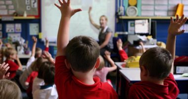 استطلاع: تقليص وظائف آلاف المدرسين فى بريطانيا خلال 3 أشهر