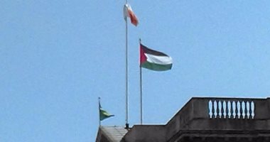 بالصور..أيرلندا ترفع علم فلسطين فوق إحدى مبانى العاصمة..وتل أبيب تحتج