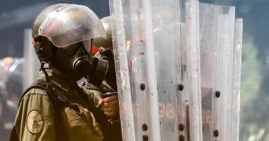 بالصور.. تجدد المواجهات بين المتظاهرين والشرطة فى فنزويلا