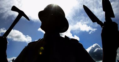 الشرطة البريطانية: مصادرة آلاف السيوف والفؤوس من المدارس فى إنجلترا وويلز