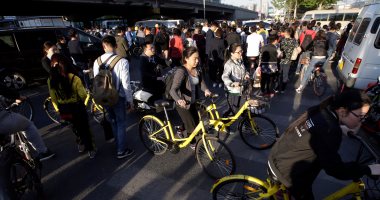 بالصور.. إقبال كبير من المواطنين الصينين على الدراجات لتجنب الزحام المرورى