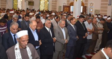 أقباط يصطفون إلى جوار المسلمين لمشاركتهم فرحة افتتاح مسجد بالشرقية