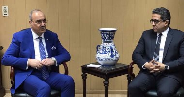 وزير الآثار يلتقى السفير العراقى لبحث سبل التعاون بين البلدين