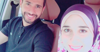 حارس الأهلى ينشر صورة مع زوجته بعد ارتدائها الحجاب